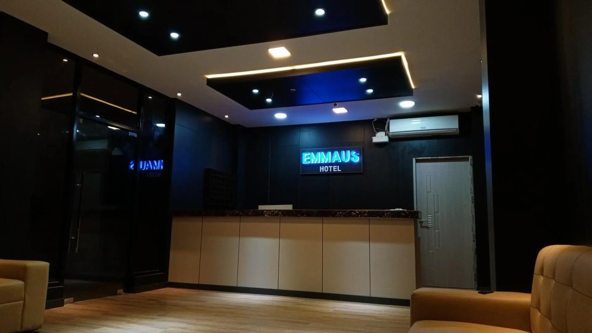 **** Hotel Emmaus Condotel Angeles Philippines